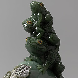 Скульптура «Лягушки»