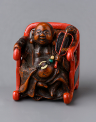 Нэцкэ «Хотэй с веером, сидящий на китайском кресле»