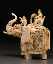 Окимоно «Слон с бодхисаттвой и мальчиком карако» 