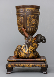 Скульптура «Бэнкэй  держащий колокол»