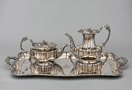 Чайно-кофейный сервиз с гербом дворянского рода Шлёцеров