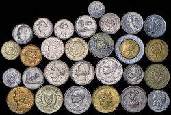 Набор из 64 монет (страны мира)