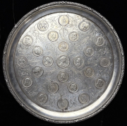 Серебряный поднос с монетами