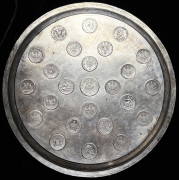 Серебряный поднос с монетами