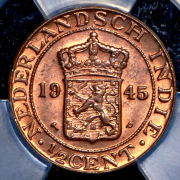 Набор из 2 медных монет 1945 (Нидерландская Индия) (в слабе)