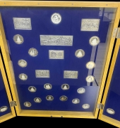 Комплект из 37 медалей и 6 плакет "Архитектурное наследие России  Москва" (в п/у)