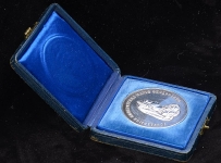 Медаль "Достойнейшим из окончивших курс в женских гимназиях" (в корбочке)