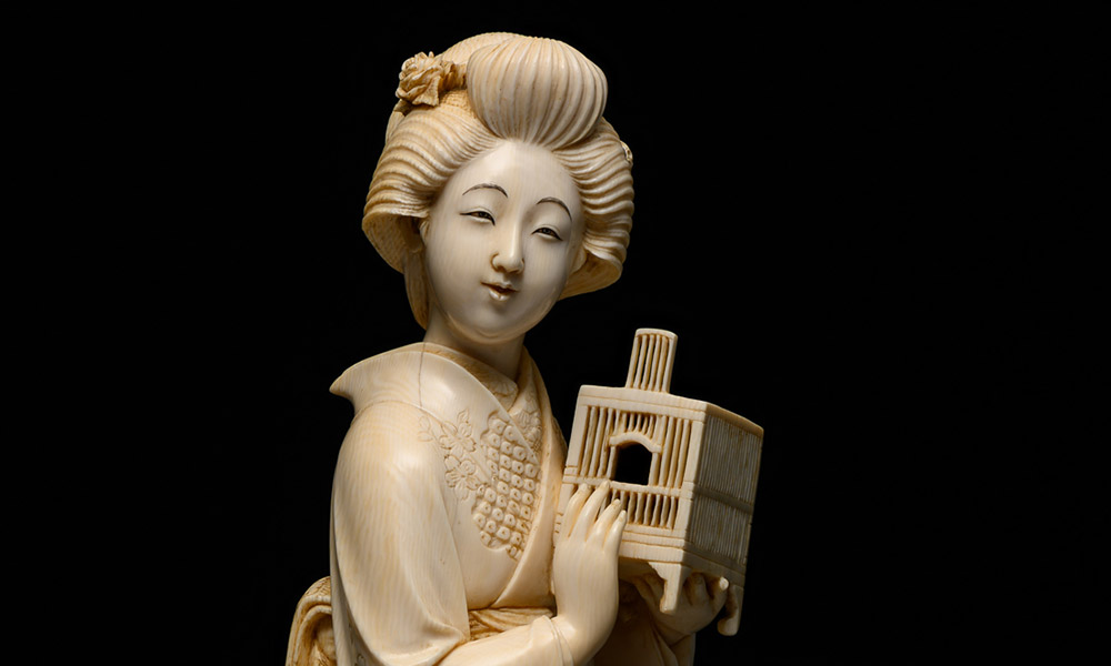 ОКИМОНО: ЯПОНСКИЕ ШЕДЕВРЫ ПЕРИОДА МЭЙДЗИ